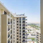 Charming 2Br At Rawda Parkview Town Square Dubailand By Deluxe Holiday Homes